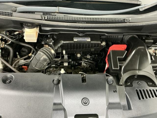 ステップワゴンスパーダ スパーダホンダセンシング　ディスプレイオーディオ　Ｒカメラ　ＴＶ　盗難防止　助手席エアバッグ　Ｗパワスラ　記録簿有　ＬＥＤライト　横滑り防止システム　オートエアコン　リアカメラ　ＵＳＢ　三列シート　アイドリングＳ　ＥＴＣ付（30枚目）