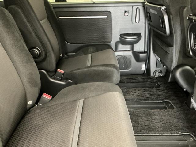 ステップワゴンスパーダ スパーダホンダセンシング　ディスプレイオーディオ　Ｒカメラ　ＴＶ　盗難防止　助手席エアバッグ　Ｗパワスラ　記録簿有　ＬＥＤライト　横滑り防止システム　オートエアコン　リアカメラ　ＵＳＢ　三列シート　アイドリングＳ　ＥＴＣ付（50枚目）