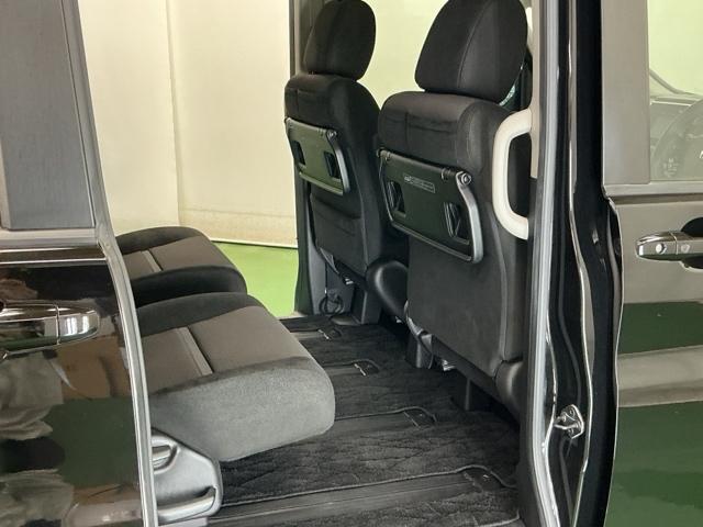 ステップワゴンスパーダ スパーダホンダセンシング　ディスプレイオーディオ　Ｒカメラ　ＴＶ　盗難防止　助手席エアバッグ　Ｗパワスラ　記録簿有　ＬＥＤライト　横滑り防止システム　オートエアコン　リアカメラ　ＵＳＢ　三列シート　アイドリングＳ　ＥＴＣ付（52枚目）