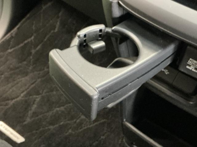 ステップワゴンスパーダ スパーダホンダセンシング　ディスプレイオーディオ　Ｒカメラ　ＴＶ　盗難防止　助手席エアバッグ　Ｗパワスラ　記録簿有　ＬＥＤライト　横滑り防止システム　オートエアコン　リアカメラ　ＵＳＢ　三列シート　アイドリングＳ　ＥＴＣ付（73枚目）
