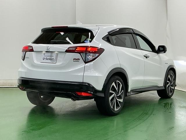 ヴェゼル ハイブリッドＲＳ・ホンダセンシング　ナビ　Ｒカメラ　ブルートゥース　フルセグ　ＥＴＣ付　定期点検記録簿　サイドＳＲＳ　フルオートエアコン　ＵＳＢ接続　両席エアバック　スマキー　オートクルーズコントロール　衝突軽減ブレーキシステム　イモビ（8枚目）