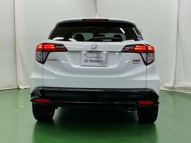 ヴェゼル ハイブリッドＲＳ・ホンダセンシング　ナビ　Ｒカメラ　ブルートゥース　フルセグ　ＥＴＣ付　定期点検記録簿　サイドＳＲＳ　フルオートエアコン　ＵＳＢ接続　両席エアバック　スマキー　オートクルーズコントロール　衝突軽減ブレーキシステム　イモビ（9枚目）