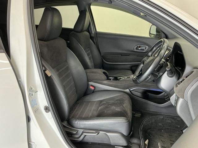 ヴェゼル ハイブリッドＲＳ・ホンダセンシング　ナビ　Ｒカメラ　ブルートゥース　フルセグ　ＥＴＣ付　定期点検記録簿　サイドＳＲＳ　フルオートエアコン　ＵＳＢ接続　両席エアバック　スマキー　オートクルーズコントロール　衝突軽減ブレーキシステム　イモビ（20枚目）