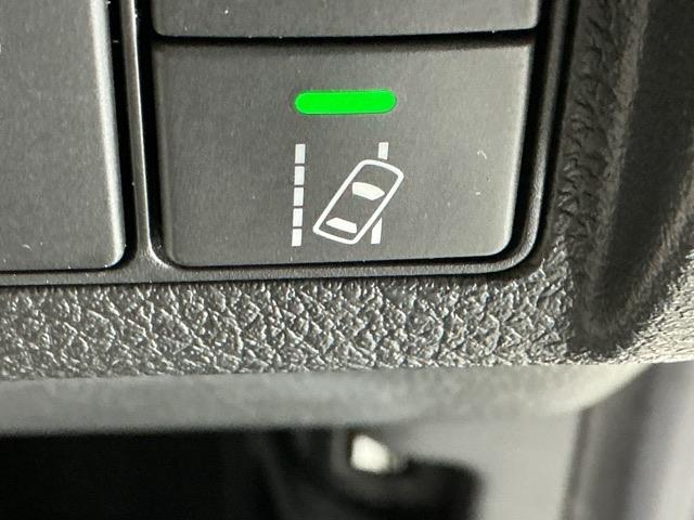 ヴェゼル ハイブリッドＲＳ・ホンダセンシング　ナビ　Ｒカメラ　ブルートゥース　フルセグ　ＥＴＣ付　定期点検記録簿　サイドＳＲＳ　フルオートエアコン　ＵＳＢ接続　両席エアバック　スマキー　オートクルーズコントロール　衝突軽減ブレーキシステム　イモビ（25枚目）