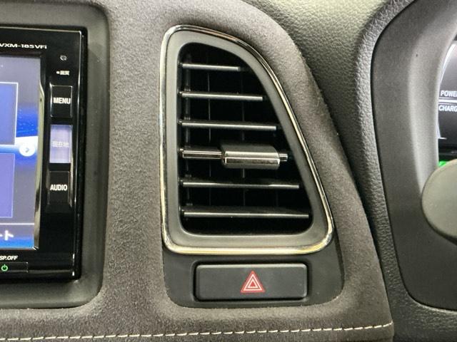 ヴェゼル ハイブリッドＲＳ・ホンダセンシング　ナビ　Ｒカメラ　ブルートゥース　フルセグ　ＥＴＣ付　定期点検記録簿　サイドＳＲＳ　フルオートエアコン　ＵＳＢ接続　両席エアバック　スマキー　オートクルーズコントロール　衝突軽減ブレーキシステム　イモビ（49枚目）
