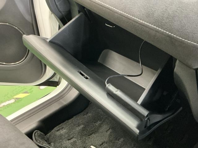 ヴェゼル ハイブリッドＲＳ・ホンダセンシング　ナビ　Ｒカメラ　ブルートゥース　フルセグ　ＥＴＣ付　定期点検記録簿　サイドＳＲＳ　フルオートエアコン　ＵＳＢ接続　両席エアバック　スマキー　オートクルーズコントロール　衝突軽減ブレーキシステム　イモビ（55枚目）