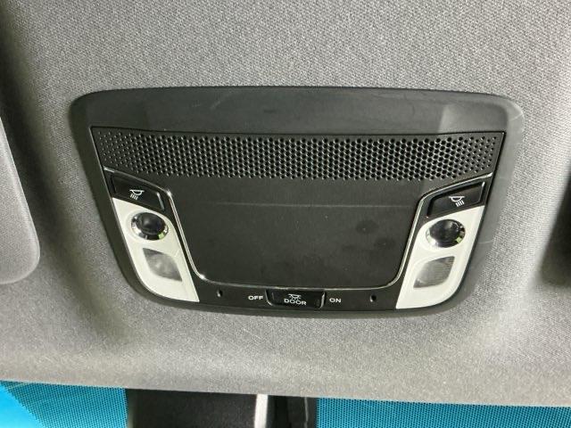 ヴェゼル ハイブリッドＲＳ・ホンダセンシング　ナビ　Ｒカメラ　ブルートゥース　フルセグ　ＥＴＣ付　定期点検記録簿　サイドＳＲＳ　フルオートエアコン　ＵＳＢ接続　両席エアバック　スマキー　オートクルーズコントロール　衝突軽減ブレーキシステム　イモビ（61枚目）
