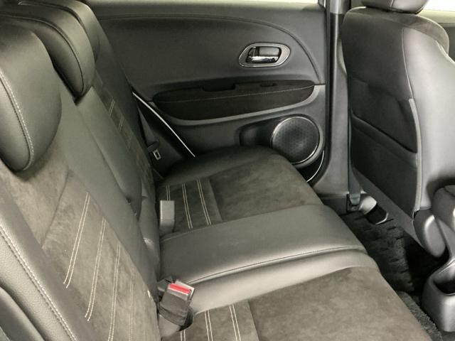 ヴェゼル ハイブリッドＲＳ・ホンダセンシング　ナビ　Ｒカメラ　ブルートゥース　フルセグ　ＥＴＣ付　定期点検記録簿　サイドＳＲＳ　フルオートエアコン　ＵＳＢ接続　両席エアバック　スマキー　オートクルーズコントロール　衝突軽減ブレーキシステム　イモビ（65枚目）