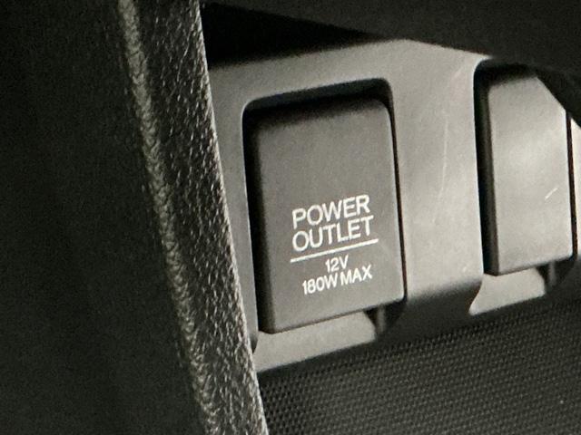 ヴェゼル ハイブリッドＲＳ・ホンダセンシング　ナビ　Ｒカメラ　ブルートゥース　フルセグ　ＥＴＣ付　定期点検記録簿　サイドＳＲＳ　フルオートエアコン　ＵＳＢ接続　両席エアバック　スマキー　オートクルーズコントロール　衝突軽減ブレーキシステム　イモビ（73枚目）