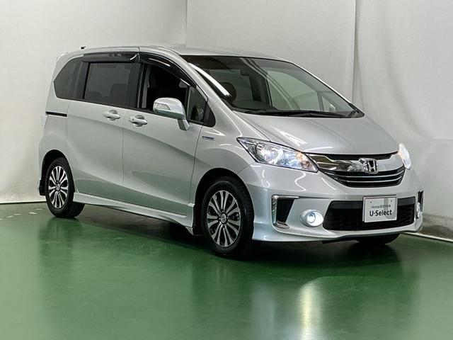 フリードハイブリッド ジャストセレクション　ナビ　Ｒカメラ　ブルートゥース　フルセグ　セキュリティー　横滑り防止機能　記録簿　地デジ　エアバック　ＤＶＤ再生可能　キーレスエントリー　ＰＳ　ＥＴＣ　３列　サイドカーテンエアバック　ＡＢＳ（7枚目）