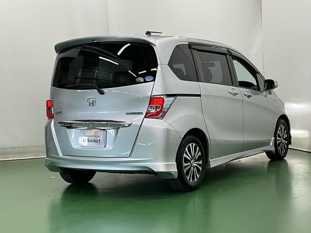 フリードハイブリッド ジャストセレクション　ナビ　Ｒカメラ　ブルートゥース　フルセグ　セキュリティー　横滑り防止機能　記録簿　地デジ　エアバック　ＤＶＤ再生可能　キーレスエントリー　ＰＳ　ＥＴＣ　３列　サイドカーテンエアバック　ＡＢＳ（8枚目）