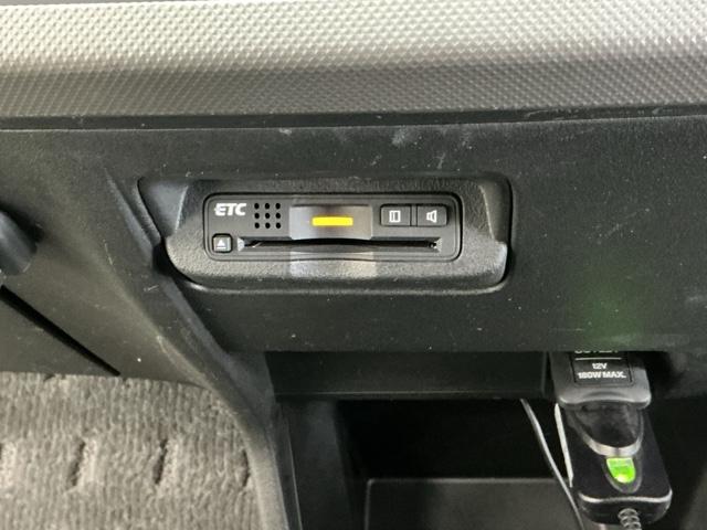 フリードハイブリッド ジャストセレクション　ナビ　Ｒカメラ　ブルートゥース　フルセグ　セキュリティー　横滑り防止機能　記録簿　地デジ　エアバック　ＤＶＤ再生可能　キーレスエントリー　ＰＳ　ＥＴＣ　３列　サイドカーテンエアバック　ＡＢＳ（13枚目）