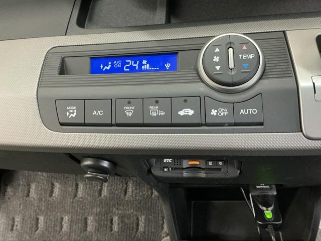 フリードハイブリッド ジャストセレクション　ナビ　Ｒカメラ　ブルートゥース　フルセグ　セキュリティー　横滑り防止機能　記録簿　地デジ　エアバック　ＤＶＤ再生可能　キーレスエントリー　ＰＳ　ＥＴＣ　３列　サイドカーテンエアバック　ＡＢＳ（14枚目）