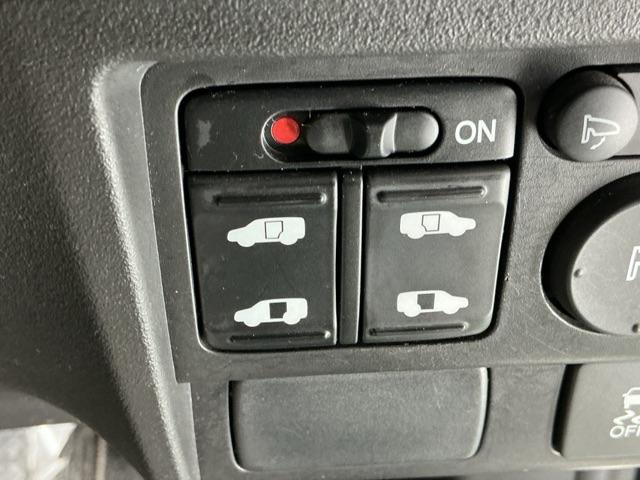 フリードハイブリッド ジャストセレクション　ナビ　Ｒカメラ　ブルートゥース　フルセグ　セキュリティー　横滑り防止機能　記録簿　地デジ　エアバック　ＤＶＤ再生可能　キーレスエントリー　ＰＳ　ＥＴＣ　３列　サイドカーテンエアバック　ＡＢＳ（22枚目）