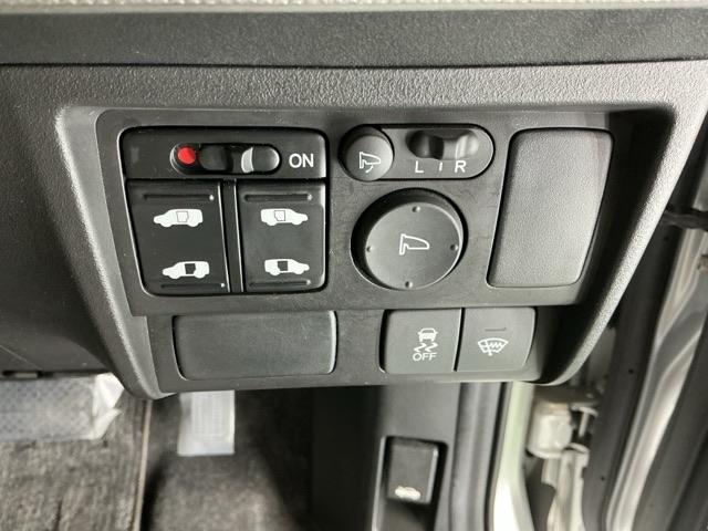 フリードハイブリッド ジャストセレクション　ナビ　Ｒカメラ　ブルートゥース　フルセグ　セキュリティー　横滑り防止機能　記録簿　地デジ　エアバック　ＤＶＤ再生可能　キーレスエントリー　ＰＳ　ＥＴＣ　３列　サイドカーテンエアバック　ＡＢＳ（24枚目）