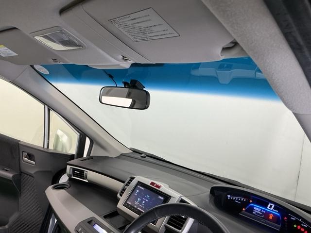 フリードハイブリッド ジャストセレクション　ナビ　Ｒカメラ　ブルートゥース　フルセグ　セキュリティー　横滑り防止機能　記録簿　地デジ　エアバック　ＤＶＤ再生可能　キーレスエントリー　ＰＳ　ＥＴＣ　３列　サイドカーテンエアバック　ＡＢＳ（25枚目）