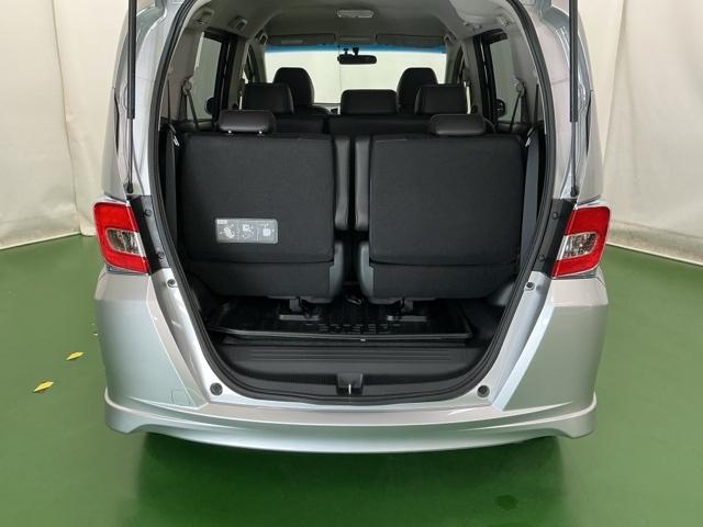 フリードハイブリッド ジャストセレクション　ナビ　Ｒカメラ　ブルートゥース　フルセグ　セキュリティー　横滑り防止機能　記録簿　地デジ　エアバック　ＤＶＤ再生可能　キーレスエントリー　ＰＳ　ＥＴＣ　３列　サイドカーテンエアバック　ＡＢＳ（26枚目）