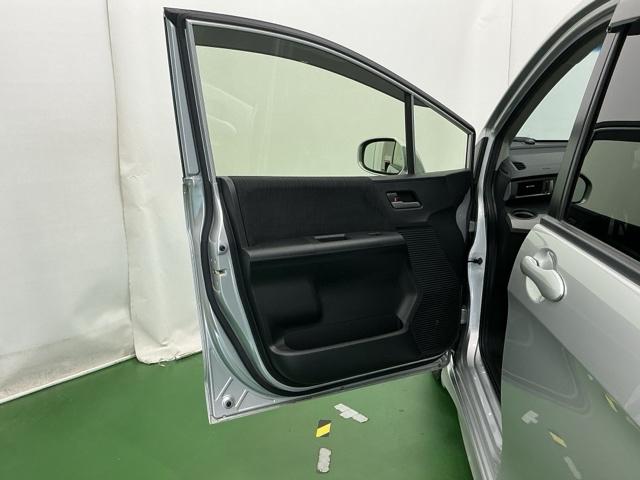 フリードハイブリッド ジャストセレクション　ナビ　Ｒカメラ　ブルートゥース　フルセグ　セキュリティー　横滑り防止機能　記録簿　地デジ　エアバック　ＤＶＤ再生可能　キーレスエントリー　ＰＳ　ＥＴＣ　３列　サイドカーテンエアバック　ＡＢＳ（46枚目）