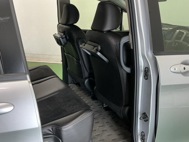 フリードハイブリッド ジャストセレクション　ナビ　Ｒカメラ　ブルートゥース　フルセグ　セキュリティー　横滑り防止機能　記録簿　地デジ　エアバック　ＤＶＤ再生可能　キーレスエントリー　ＰＳ　ＥＴＣ　３列　サイドカーテンエアバック　ＡＢＳ（50枚目）