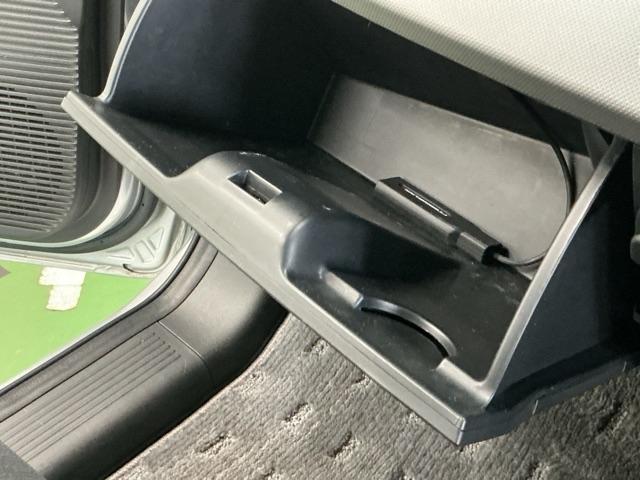 フリードハイブリッド ジャストセレクション　ナビ　Ｒカメラ　ブルートゥース　フルセグ　セキュリティー　横滑り防止機能　記録簿　地デジ　エアバック　ＤＶＤ再生可能　キーレスエントリー　ＰＳ　ＥＴＣ　３列　サイドカーテンエアバック　ＡＢＳ（63枚目）