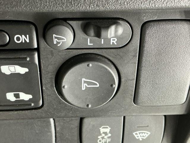 フリードハイブリッド ジャストセレクション　ナビ　Ｒカメラ　ブルートゥース　フルセグ　セキュリティー　横滑り防止機能　記録簿　地デジ　エアバック　ＤＶＤ再生可能　キーレスエントリー　ＰＳ　ＥＴＣ　３列　サイドカーテンエアバック　ＡＢＳ（66枚目）