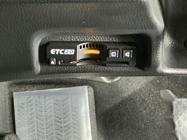 ヴェゼル e:HEVPLaY ナビ Rカメラ ブルートゥース フルセグ 衝突被害軽減ブレーキ カーテンエアバッグ 盗難防止装置 アイドルストップ Pセンサー ABS ESC フルオートエアコン リアカメラ シートヒータ エアバッグ(14枚目)