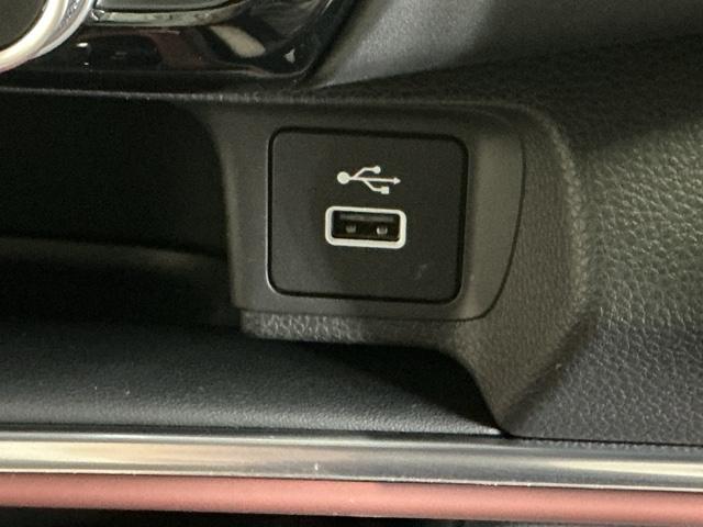 ヴェゼル e:HEVPLaY ナビ Rカメラ ブルートゥース フルセグ 衝突被害軽減ブレーキ カーテンエアバッグ 盗難防止装置 アイドルストップ Pセンサー ABS ESC フルオートエアコン リアカメラ シートヒータ エアバッグ(20枚目)