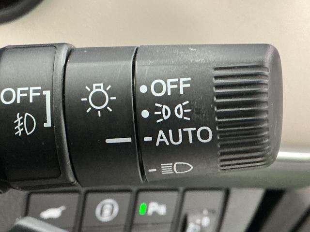 ヴェゼル e:HEVPLaY ナビ Rカメラ ブルートゥース フルセグ 衝突被害軽減ブレーキ カーテンエアバッグ 盗難防止装置 アイドルストップ Pセンサー ABS ESC フルオートエアコン リアカメラ シートヒータ エアバッグ(29枚目)