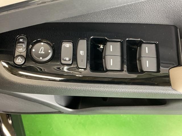 ヴェゼル e:HEVPLaY ナビ Rカメラ ブルートゥース フルセグ 衝突被害軽減ブレーキ カーテンエアバッグ 盗難防止装置 アイドルストップ Pセンサー ABS ESC フルオートエアコン リアカメラ シートヒータ エアバッグ(62枚目)