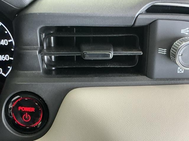 ヴェゼル e:HEVPLaY ナビ Rカメラ ブルートゥース フルセグ 衝突被害軽減ブレーキ カーテンエアバッグ 盗難防止装置 アイドルストップ Pセンサー ABS ESC フルオートエアコン リアカメラ シートヒータ エアバッグ(64枚目)