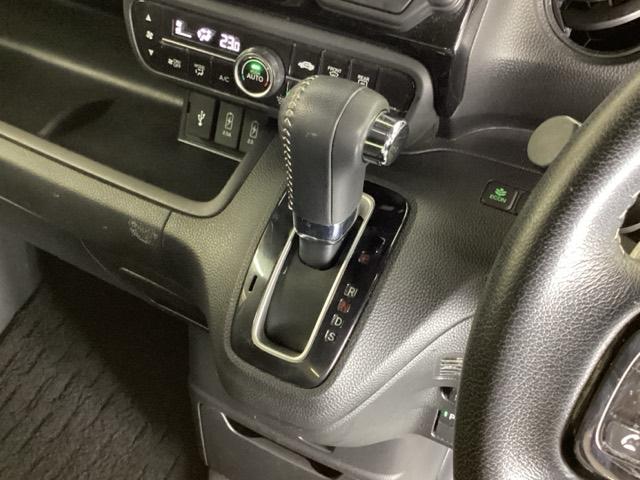 発進時から滑らかに加速する無段階変速のＣＶＴはストップ＆ゴーの多い街の中も快適です