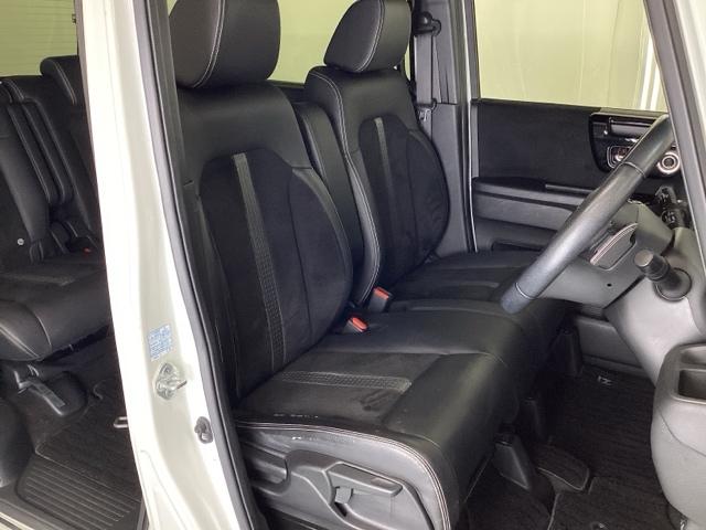 シート表皮は専用のクリーナーできれいにクリーニングしていて清潔に保たれています。