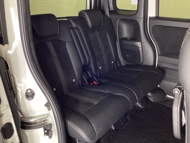 フラットな床と膝回りや頭上スペースなど十分な広さがあります。