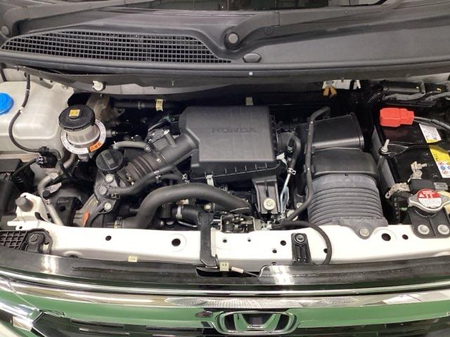 エンジンルームもきれいにクリーニングしています、きれいなエンジンだからこそ丁寧なメンテナンスが行き届きます