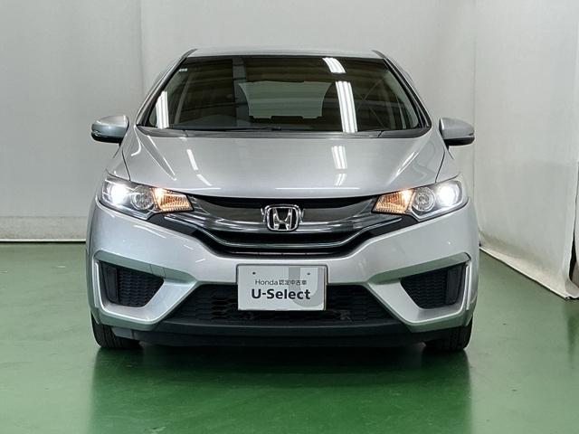 フィットハイブリッド Ｌパッケージ　ナビ　ＤＶＤ　ＣＤ　ワンセグＴＶ　ＥＴＣ　ＬＥＤ　ＥＣＯＮ　オートクルーズコントロール　イモビライザー　１セグＴＶ　ＥＳＣ　ＡＵＴＯエアコン　ＡＢＳ　運転席助手席エアバッグ　運転席エアバック（6枚目）