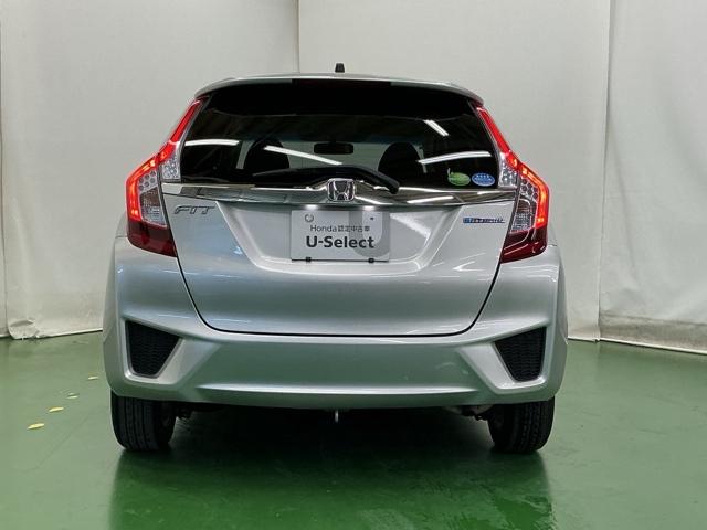 フィットハイブリッド Ｌパッケージ　ナビ　ＤＶＤ　ＣＤ　ワンセグＴＶ　ＥＴＣ　ＬＥＤ　ＥＣＯＮ　オートクルーズコントロール　イモビライザー　１セグＴＶ　ＥＳＣ　ＡＵＴＯエアコン　ＡＢＳ　運転席助手席エアバッグ　運転席エアバック（9枚目）
