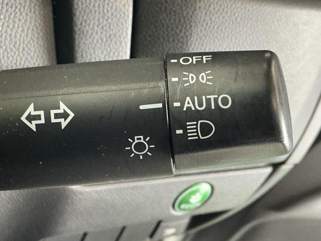 フィットハイブリッド Ｌパッケージ　ナビ　ＤＶＤ　ＣＤ　ワンセグＴＶ　ＥＴＣ　ＬＥＤ　ＥＣＯＮ　オートクルーズコントロール　イモビライザー　１セグＴＶ　ＥＳＣ　ＡＵＴＯエアコン　ＡＢＳ　運転席助手席エアバッグ　運転席エアバック（18枚目）