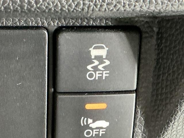 フィットハイブリッド Ｌパッケージ　ナビ　ＤＶＤ　ＣＤ　ワンセグＴＶ　ＥＴＣ　ＬＥＤ　ＥＣＯＮ　オートクルーズコントロール　イモビライザー　１セグＴＶ　ＥＳＣ　ＡＵＴＯエアコン　ＡＢＳ　運転席助手席エアバッグ　運転席エアバック（19枚目）