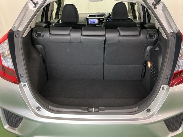 フィットハイブリッド Ｌパッケージ　ナビ　ＤＶＤ　ＣＤ　ワンセグＴＶ　ＥＴＣ　ＬＥＤ　ＥＣＯＮ　オートクルーズコントロール　イモビライザー　１セグＴＶ　ＥＳＣ　ＡＵＴＯエアコン　ＡＢＳ　運転席助手席エアバッグ　運転席エアバック（21枚目）