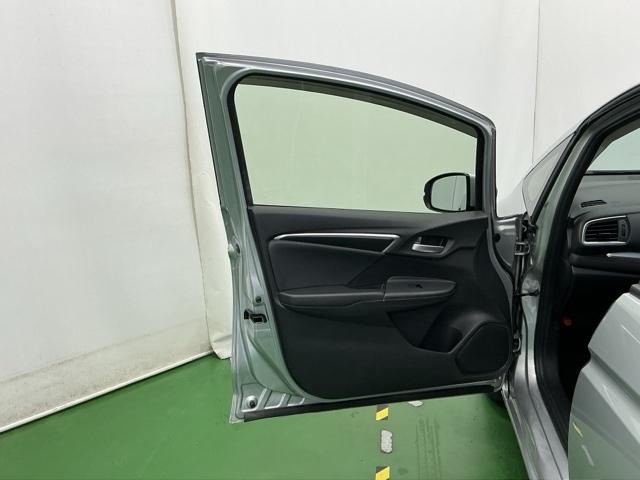 フィットハイブリッド Ｌパッケージ　ナビ　ＤＶＤ　ＣＤ　ワンセグＴＶ　ＥＴＣ　ＬＥＤ　ＥＣＯＮ　オートクルーズコントロール　イモビライザー　１セグＴＶ　ＥＳＣ　ＡＵＴＯエアコン　ＡＢＳ　運転席助手席エアバッグ　運転席エアバック（57枚目）