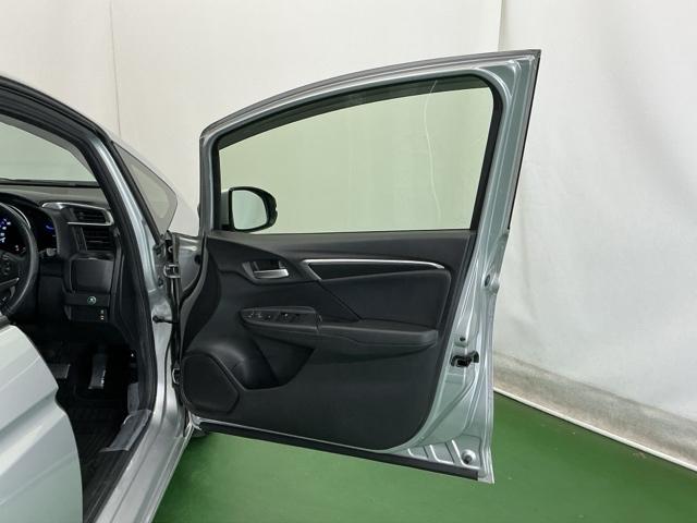 フィットハイブリッド Ｌパッケージ　ナビ　ＤＶＤ　ＣＤ　ワンセグＴＶ　ＥＴＣ　ＬＥＤ　ＥＣＯＮ　オートクルーズコントロール　イモビライザー　１セグＴＶ　ＥＳＣ　ＡＵＴＯエアコン　ＡＢＳ　運転席助手席エアバッグ　運転席エアバック（58枚目）