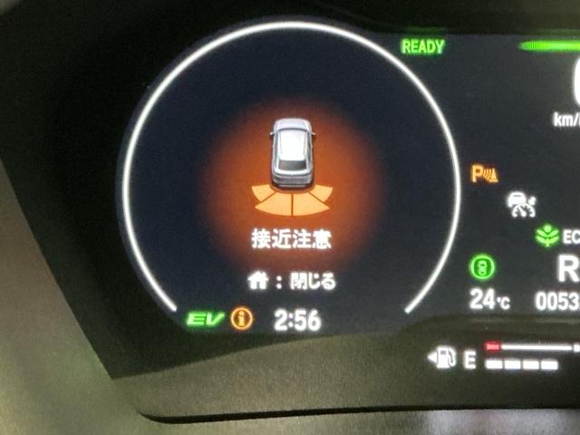 ヴェゼル ｅ：ＨＥＶＺ　コンビシート（プライムスムース×ファブリック）専用インテリア　衝突回避支援ブレーキ機能　スマキ　フルオートエアコン　エアバッグ　両席エアバック　記録簿付　パワーウィンドウ　ＬＥＤランプ　ソナー　ＡＢＳ（21枚目）