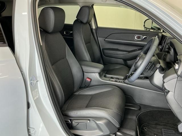 ヴェゼル ｅ：ＨＥＶＺ　コンビシート（プライムスムース×ファブリック）専用インテリア　衝突回避支援ブレーキ機能　スマキ　フルオートエアコン　エアバッグ　両席エアバック　記録簿付　パワーウィンドウ　ＬＥＤランプ　ソナー　ＡＢＳ（22枚目）