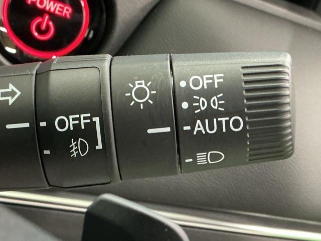 ヴェゼル ｅ：ＨＥＶＺ　コンビシート（プライムスムース×ファブリック）専用インテリア　衝突回避支援ブレーキ機能　スマキ　フルオートエアコン　エアバッグ　両席エアバック　記録簿付　パワーウィンドウ　ＬＥＤランプ　ソナー　ＡＢＳ（25枚目）