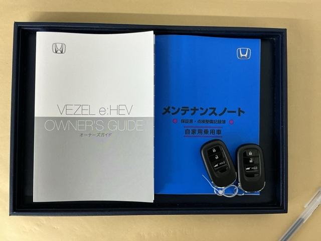 ヴェゼル ｅ：ＨＥＶＺ　コンビシート（プライムスムース×ファブリック）専用インテリア　衝突回避支援ブレーキ機能　スマキ　フルオートエアコン　エアバッグ　両席エアバック　記録簿付　パワーウィンドウ　ＬＥＤランプ　ソナー　ＡＢＳ（29枚目）