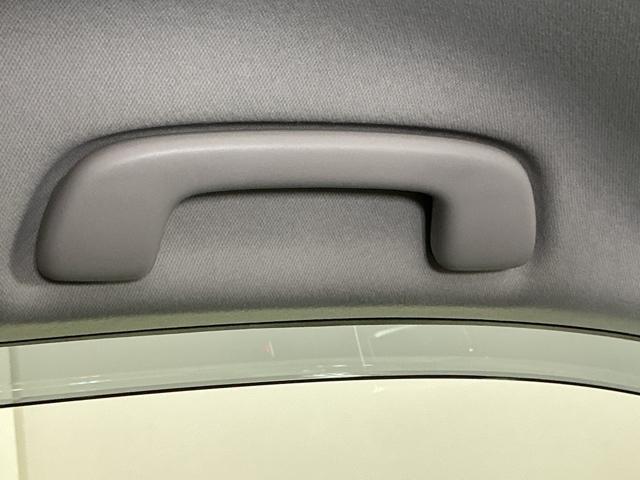 ヴェゼル ｅ：ＨＥＶＺ　コンビシート（プライムスムース×ファブリック）専用インテリア　衝突回避支援ブレーキ機能　スマキ　フルオートエアコン　エアバッグ　両席エアバック　記録簿付　パワーウィンドウ　ＬＥＤランプ　ソナー　ＡＢＳ（53枚目）