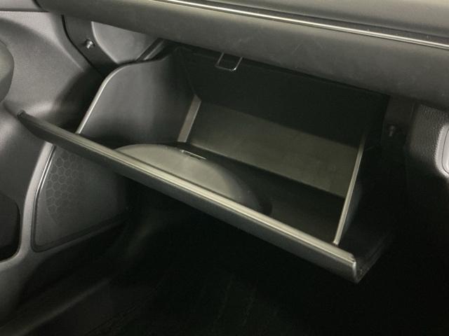 ヴェゼル ｅ：ＨＥＶＺ　コンビシート（プライムスムース×ファブリック）専用インテリア　衝突回避支援ブレーキ機能　スマキ　フルオートエアコン　エアバッグ　両席エアバック　記録簿付　パワーウィンドウ　ＬＥＤランプ　ソナー　ＡＢＳ（60枚目）