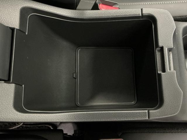 ヴェゼル ｅ：ＨＥＶＺ　コンビシート（プライムスムース×ファブリック）専用インテリア　衝突回避支援ブレーキ機能　スマキ　フルオートエアコン　エアバッグ　両席エアバック　記録簿付　パワーウィンドウ　ＬＥＤランプ　ソナー　ＡＢＳ（62枚目）