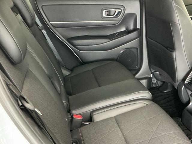 ヴェゼル ｅ：ＨＥＶＺ　コンビシート（プライムスムース×ファブリック）専用インテリア　衝突回避支援ブレーキ機能　スマキ　フルオートエアコン　エアバッグ　両席エアバック　記録簿付　パワーウィンドウ　ＬＥＤランプ　ソナー　ＡＢＳ（64枚目）