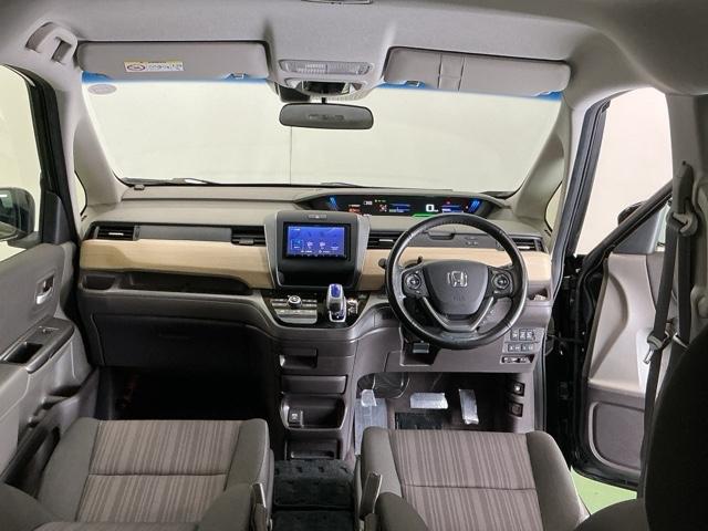 フリードハイブリッド ハイブリッド・Ｇホンダセンシング　ナビ　Ｒカメラ　ブルートゥース　フルセグ　軽減ブレーキ　キーフリーシステム　記録簿　ＤＶＤ再生可能　ＥＣＯＮ　後カメラ　Ａクルーズ　ＬＥＤヘッドランプ　横滑防止　パワーウインドウ　３列シート　ＥＴＣ付（2枚目）